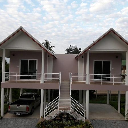 ホテル Baan Suan Geb Tawan Lop Buri エクステリア 写真